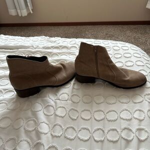 Gibson Latimer Tan Ankle Boots Size 9